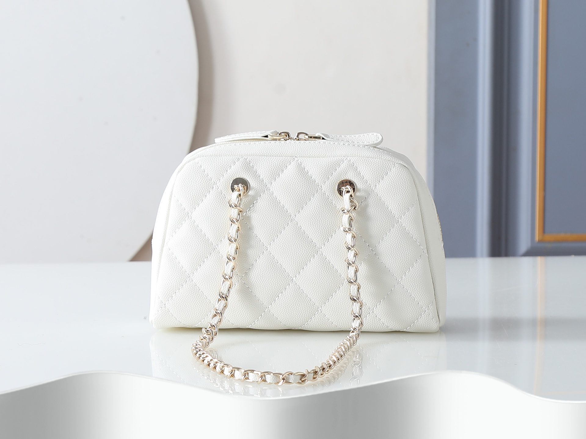 Chanel Shoulder Bag 5092 in White