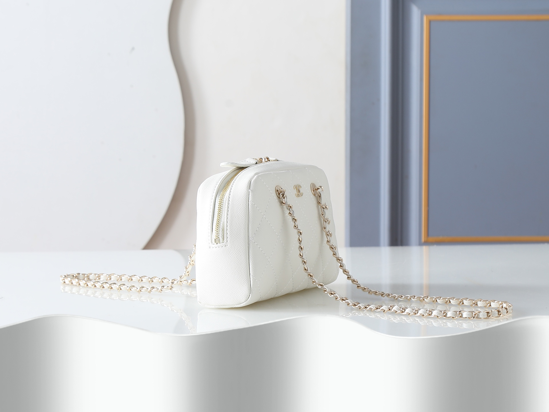 Chanel Shoulder Bag 5092 in White