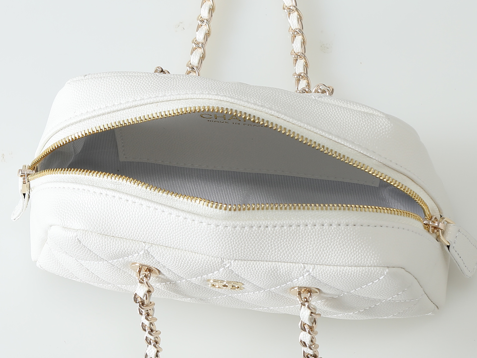 Chanel Shoulder Bag 5092 in White