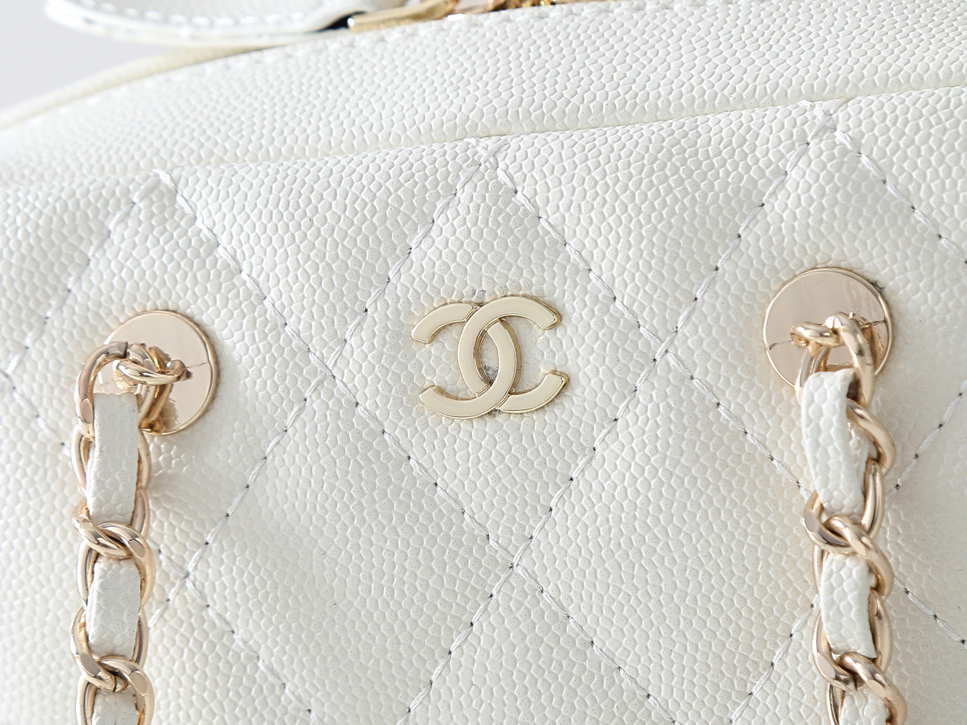 Chanel Shoulder Bag 5092 in White