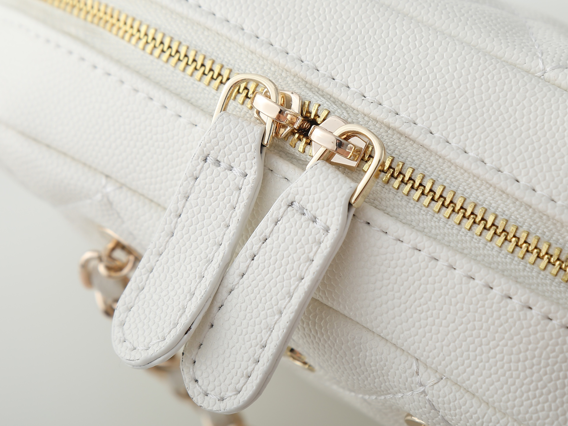 Chanel Shoulder Bag 5092 in White