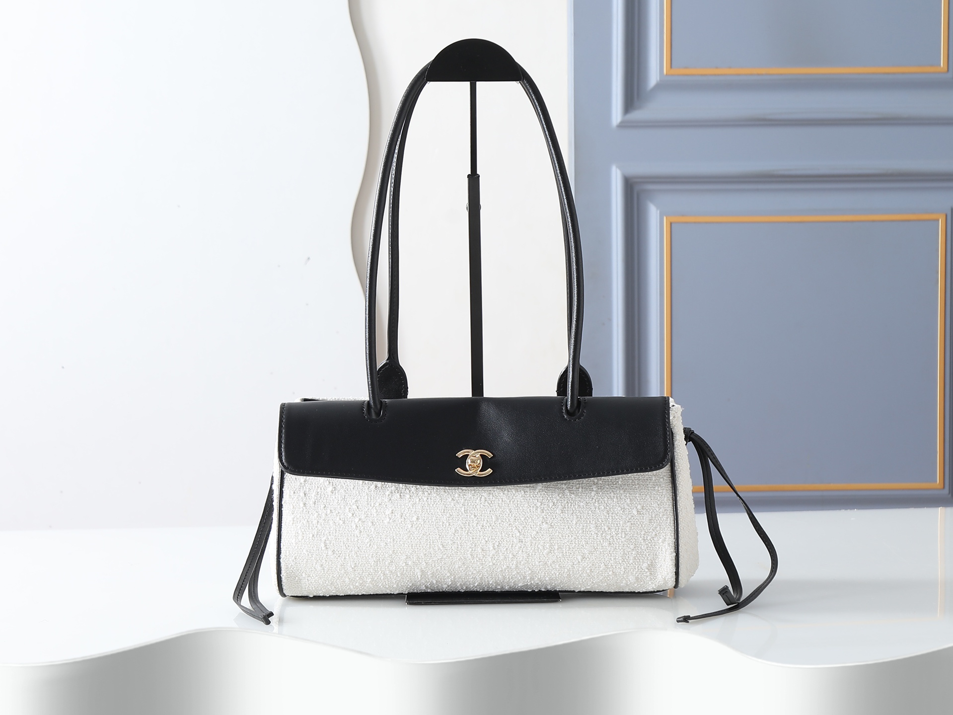 Chanel Shoulder Bag 6288 in White