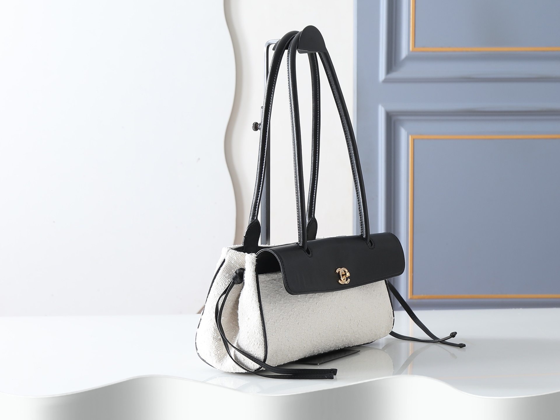 Chanel Shoulder Bag 6288 in White