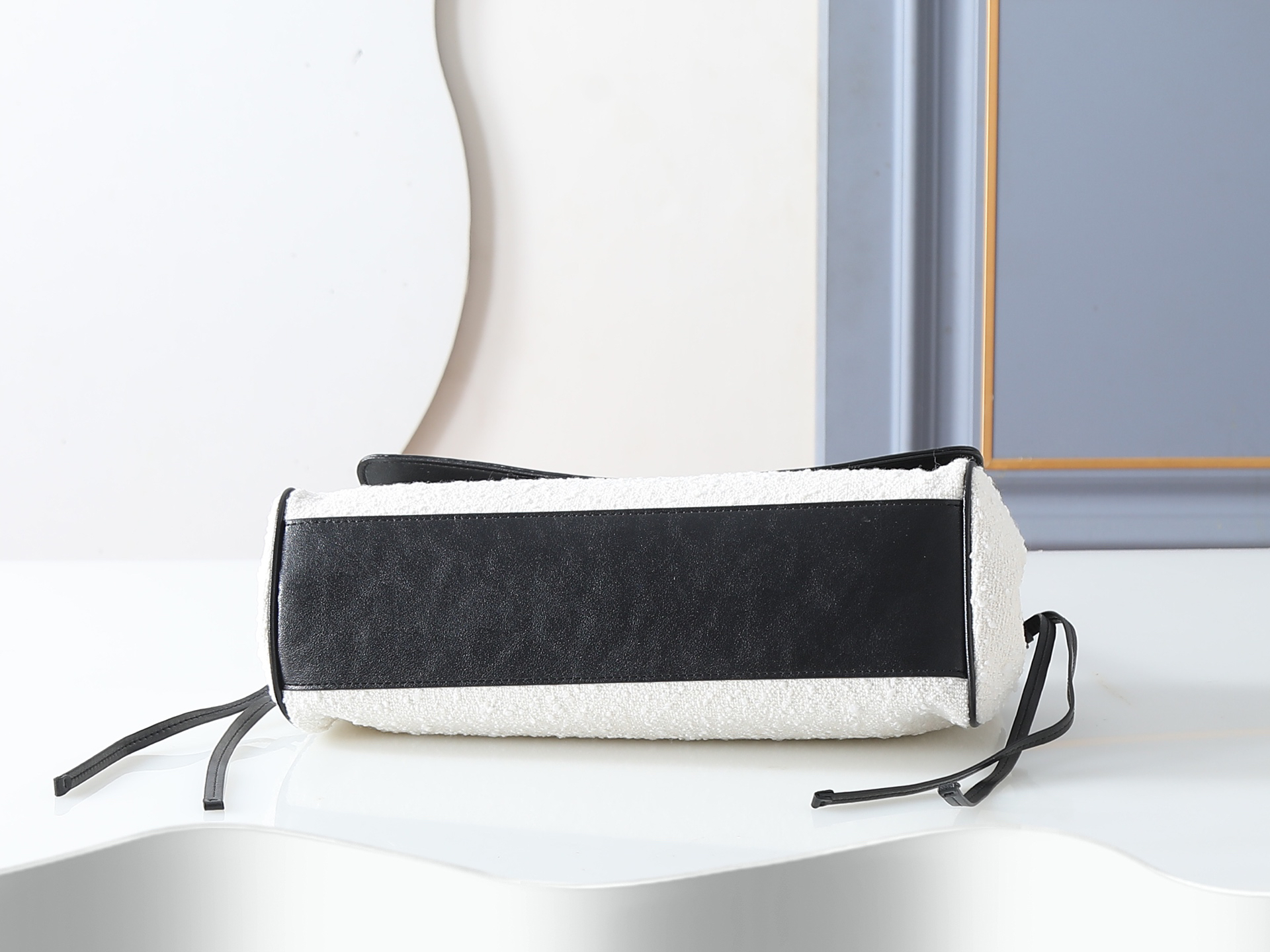 Chanel Shoulder Bag 6288 in White