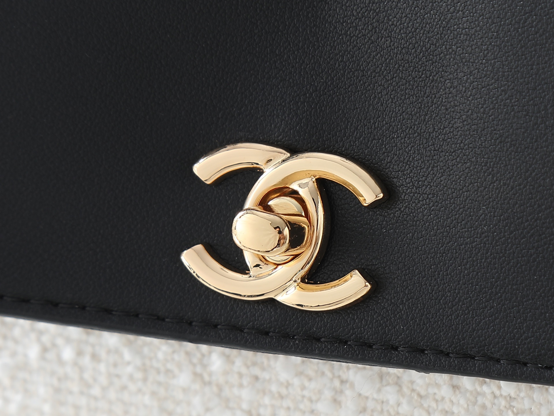 Chanel Shoulder Bag 6288 in White