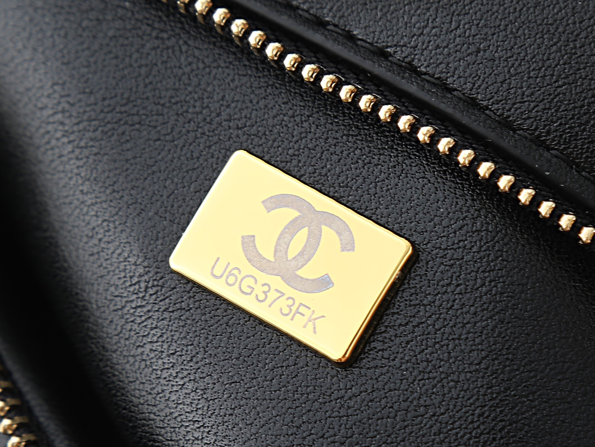 Chanel Shoulder Bag 6288 in White