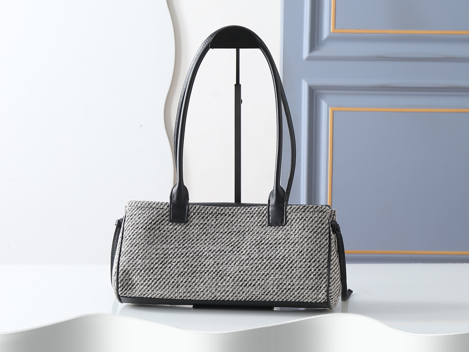 Chanel Shoulder Bag 6288 in Black
