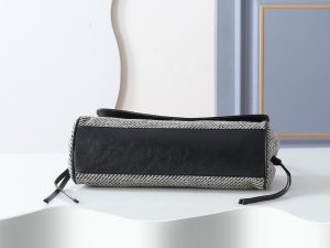 Chanel Shoulder Bag 6288 in Black