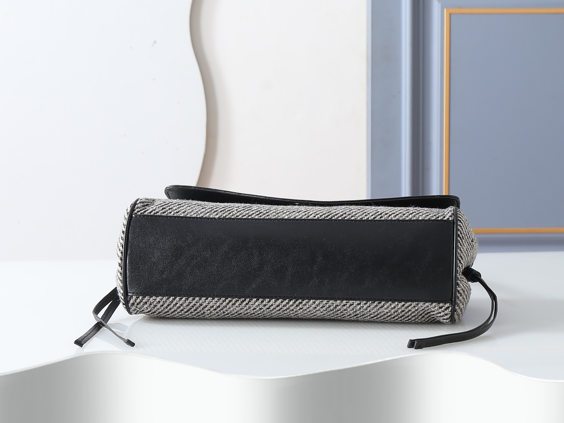 Chanel Shoulder Bag 6288 in Black