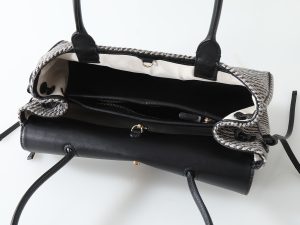 Chanel Shoulder Bag 6288 in Black