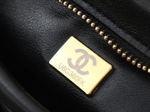Chanel Shoulder Bag 6288 in Black