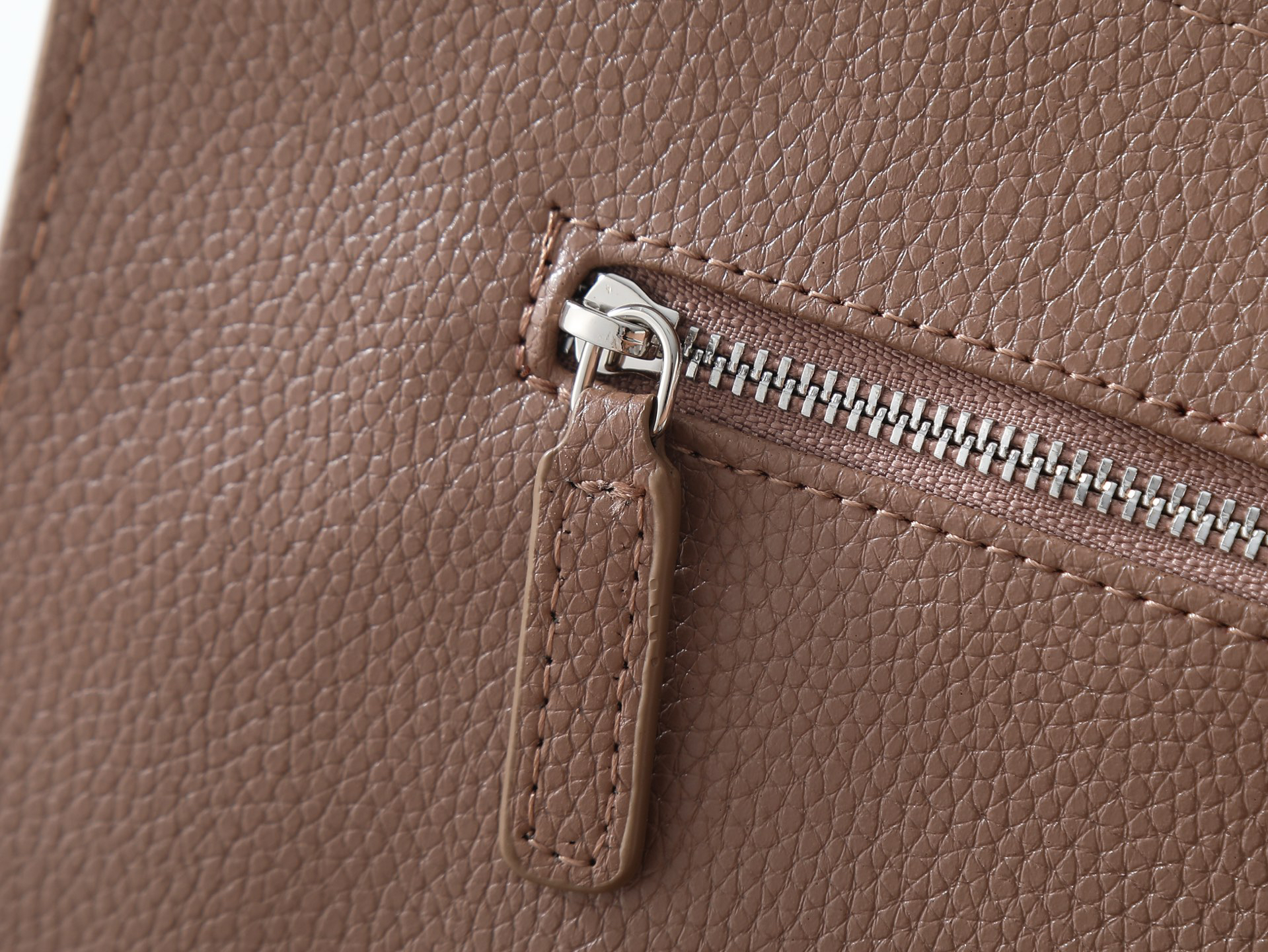 Shoulder Bag 6233 in Brown