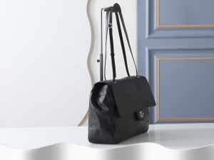 Shoulder Bag 6233 in Black