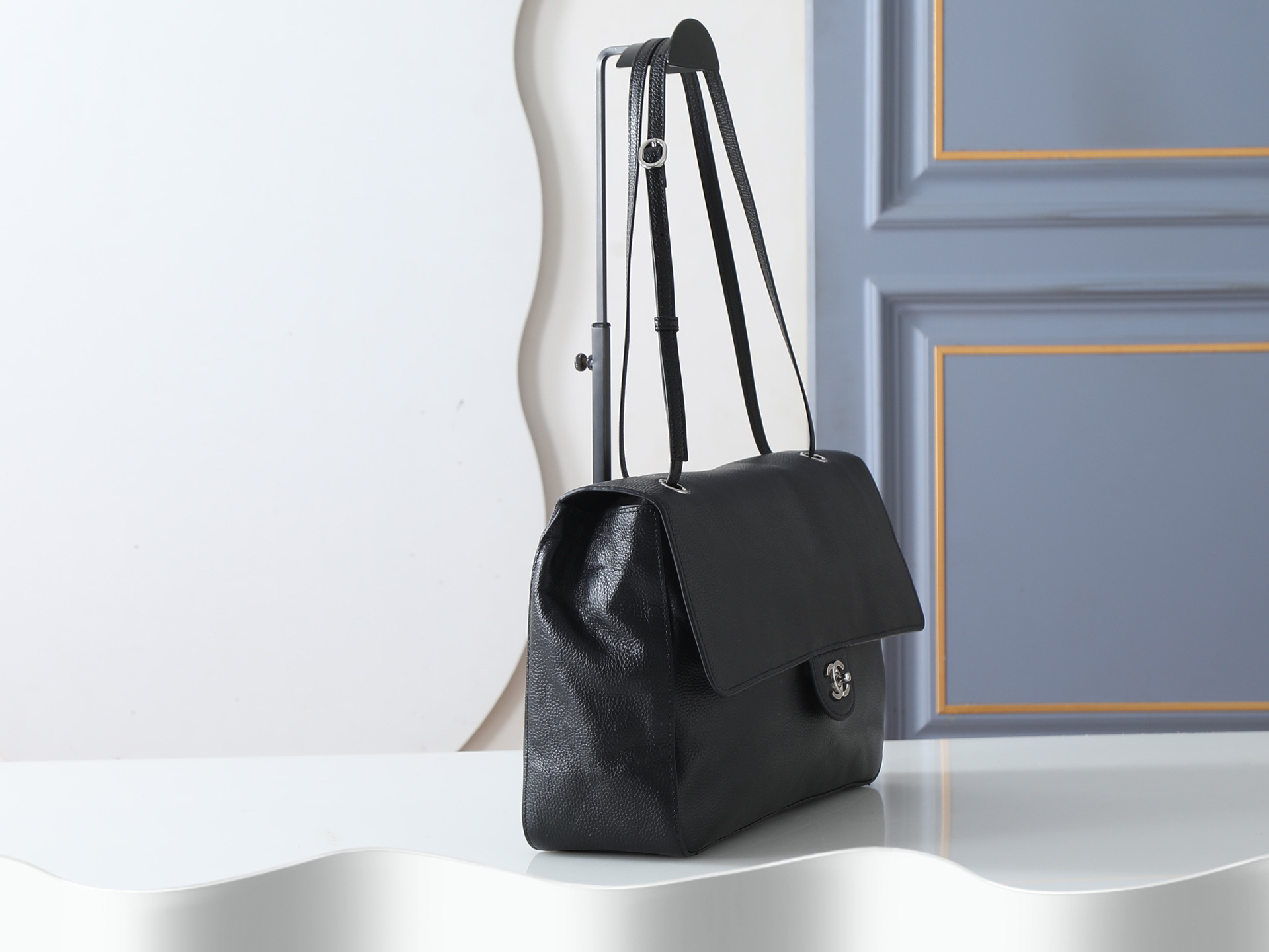 Shoulder Bag 6233 in Black