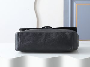 Shoulder Bag 6233 in Black