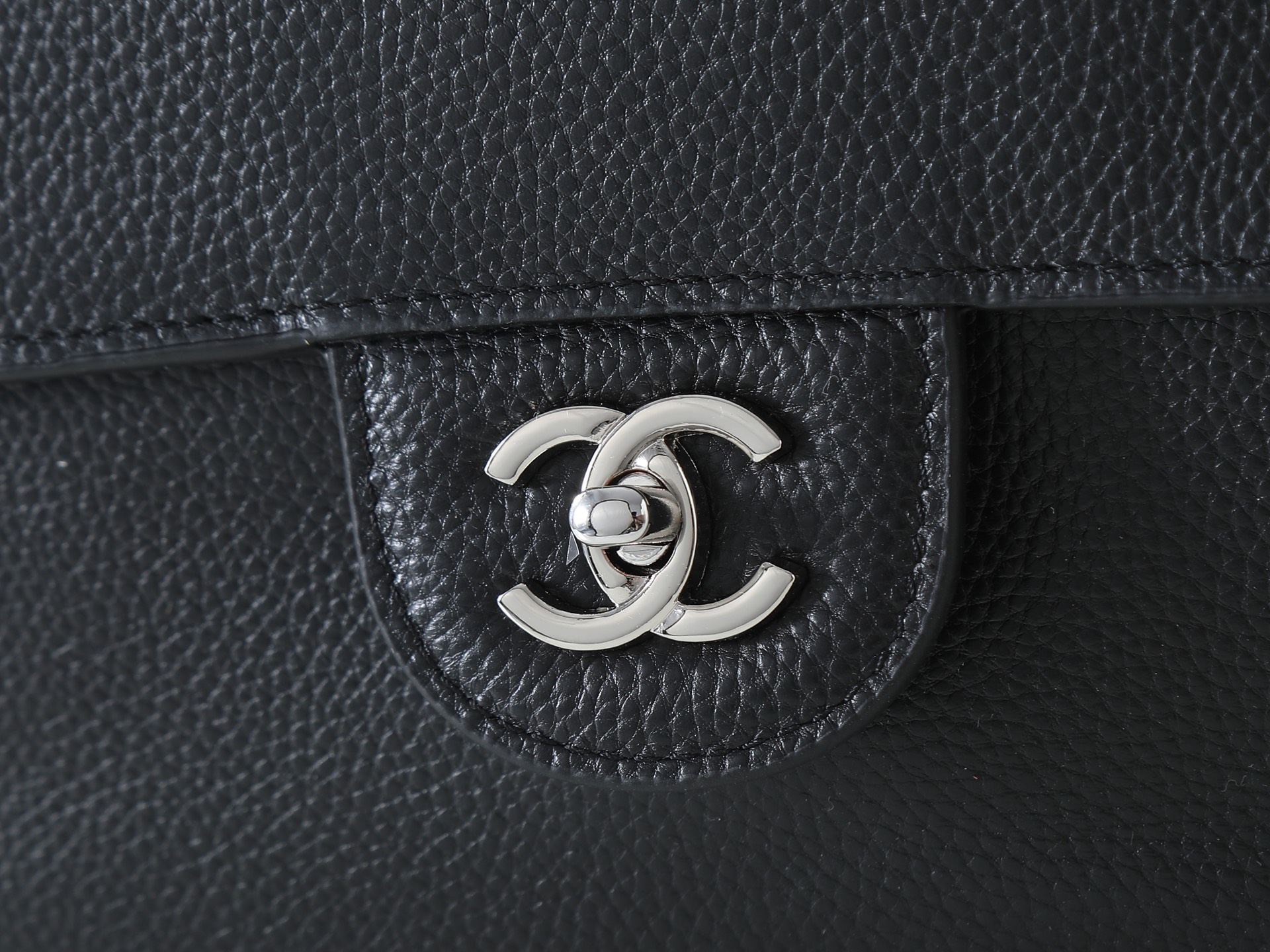 Shoulder Bag 6233 in Black