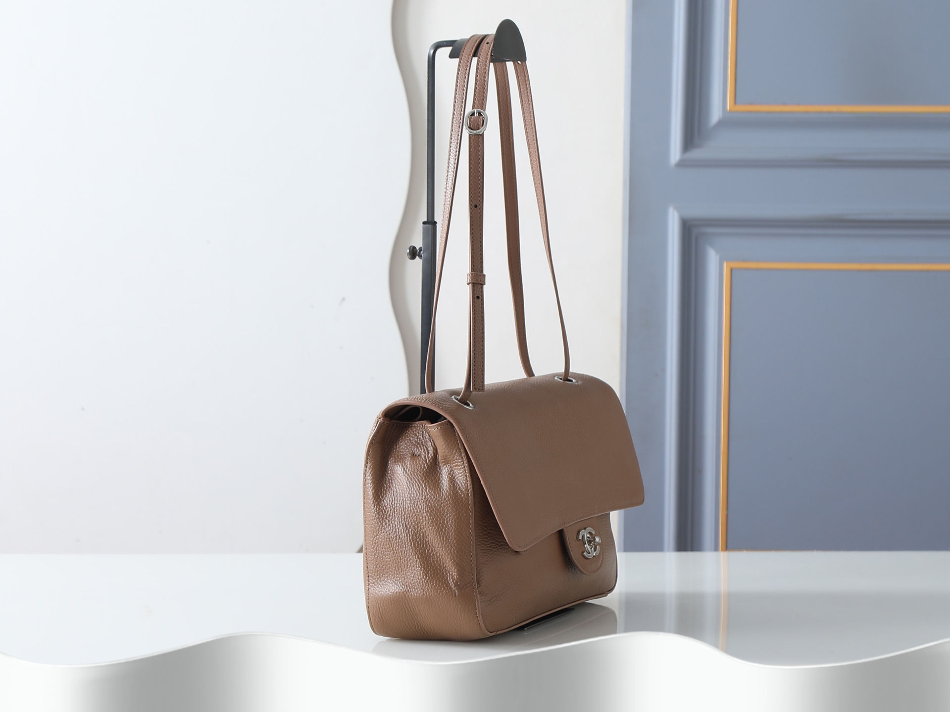 Shoulder Bag 6231 in Brown