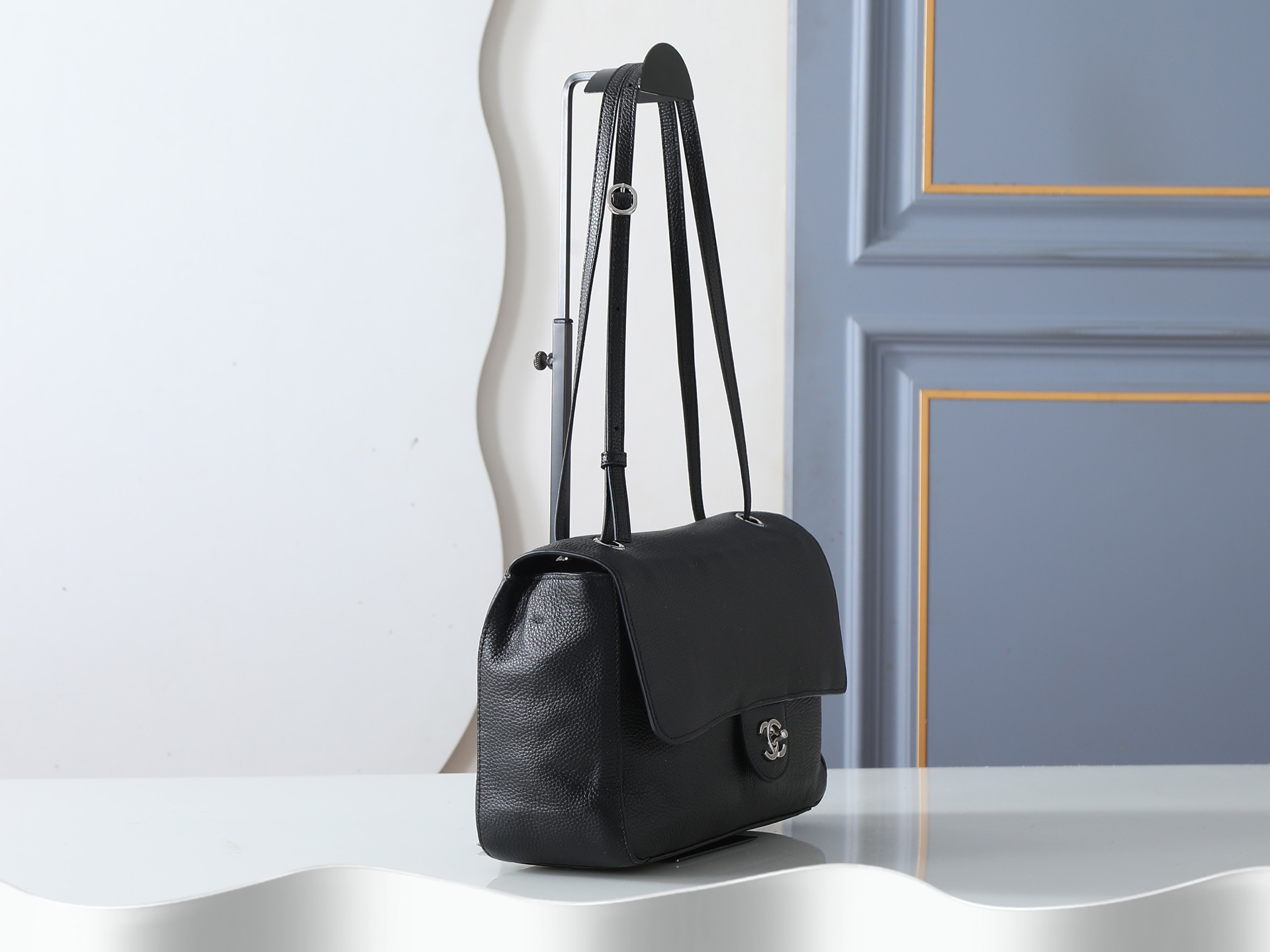 Shoulder Bag 6231 in Black