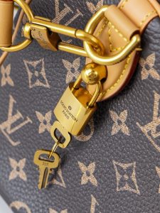 Louis Vuitton Handbag M24443