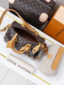 Louis Vuitton Handbag M24443
