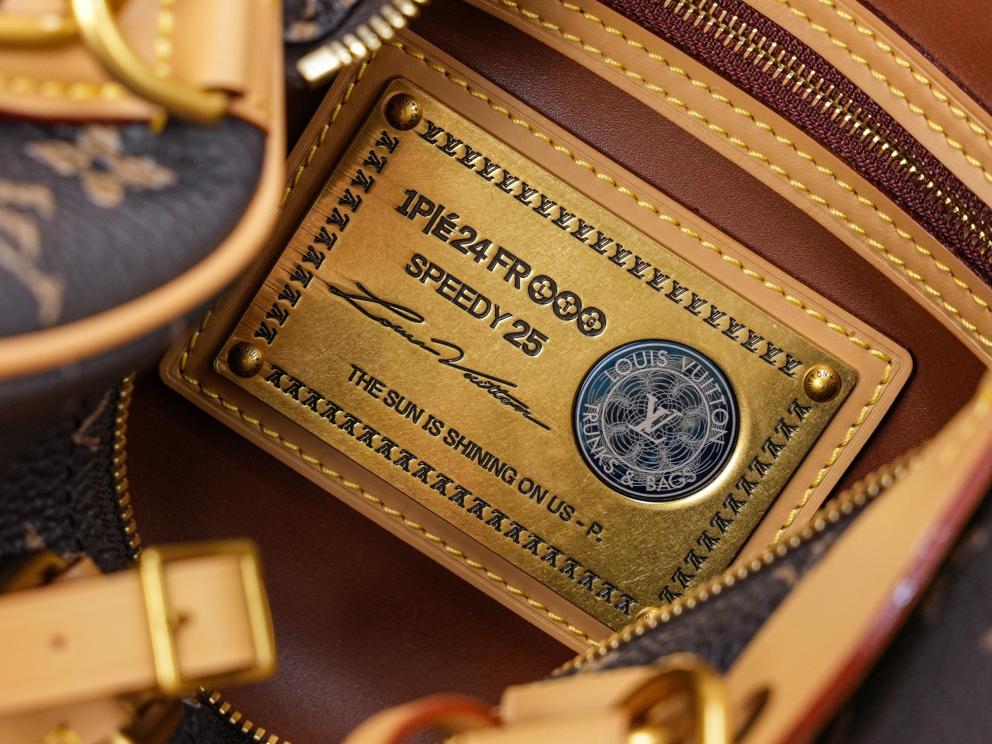 Louis Vuitton Handbag M24443