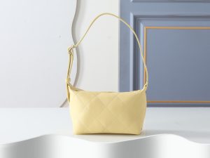 Chanel Shoulder Bag 6138