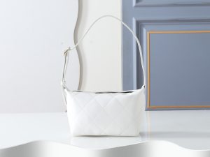 Chanel Shoulder Bag 6138 in White