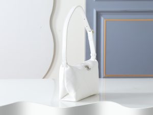 Chanel Shoulder Bag 6138 in White