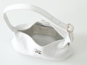 Chanel Shoulder Bag 6138 in White