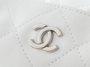 Chanel Shoulder Bag 6138 in White
