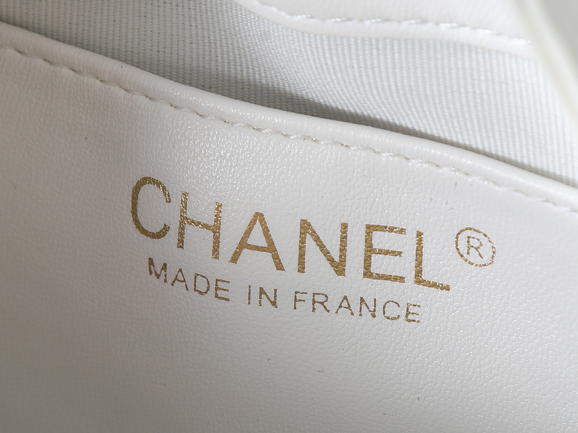 Chanel Shoulder Bag 6138 in White