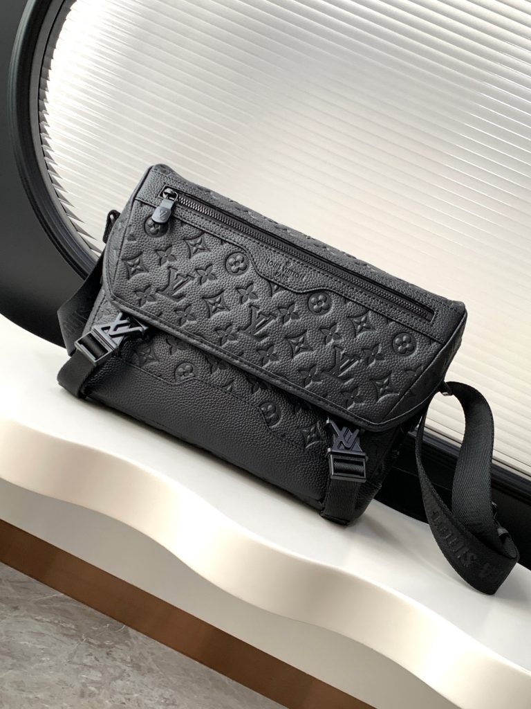 Louis Vuitton Messenger Bag M25121