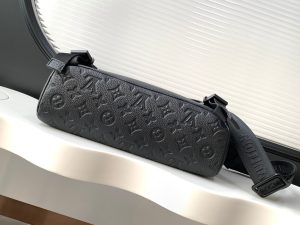 Louis Vuitton Messenger Bag M25121