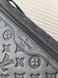 Louis Vuitton Messenger Bag M25121