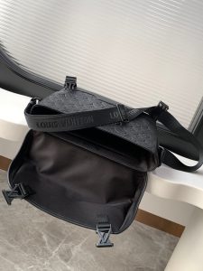 Louis Vuitton Messenger Bag M25121