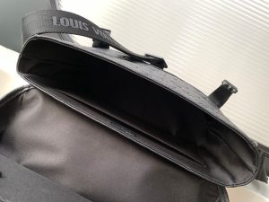 Louis Vuitton Messenger Bag M25121