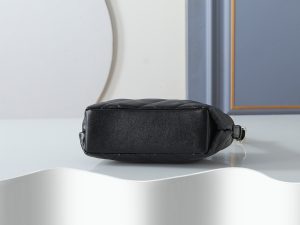 Chanel Shoulder Bag 6138 in Black
