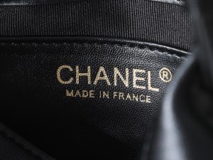 Chanel Shoulder Bag 6138 in Black
