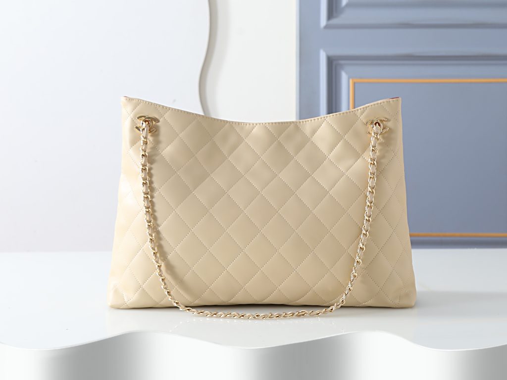 Chanel Shoulder Bag 6241