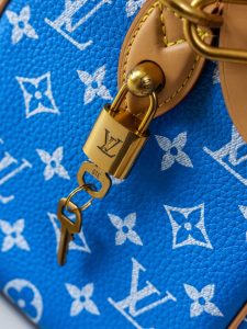 Louis Vuitton Handbag M24424