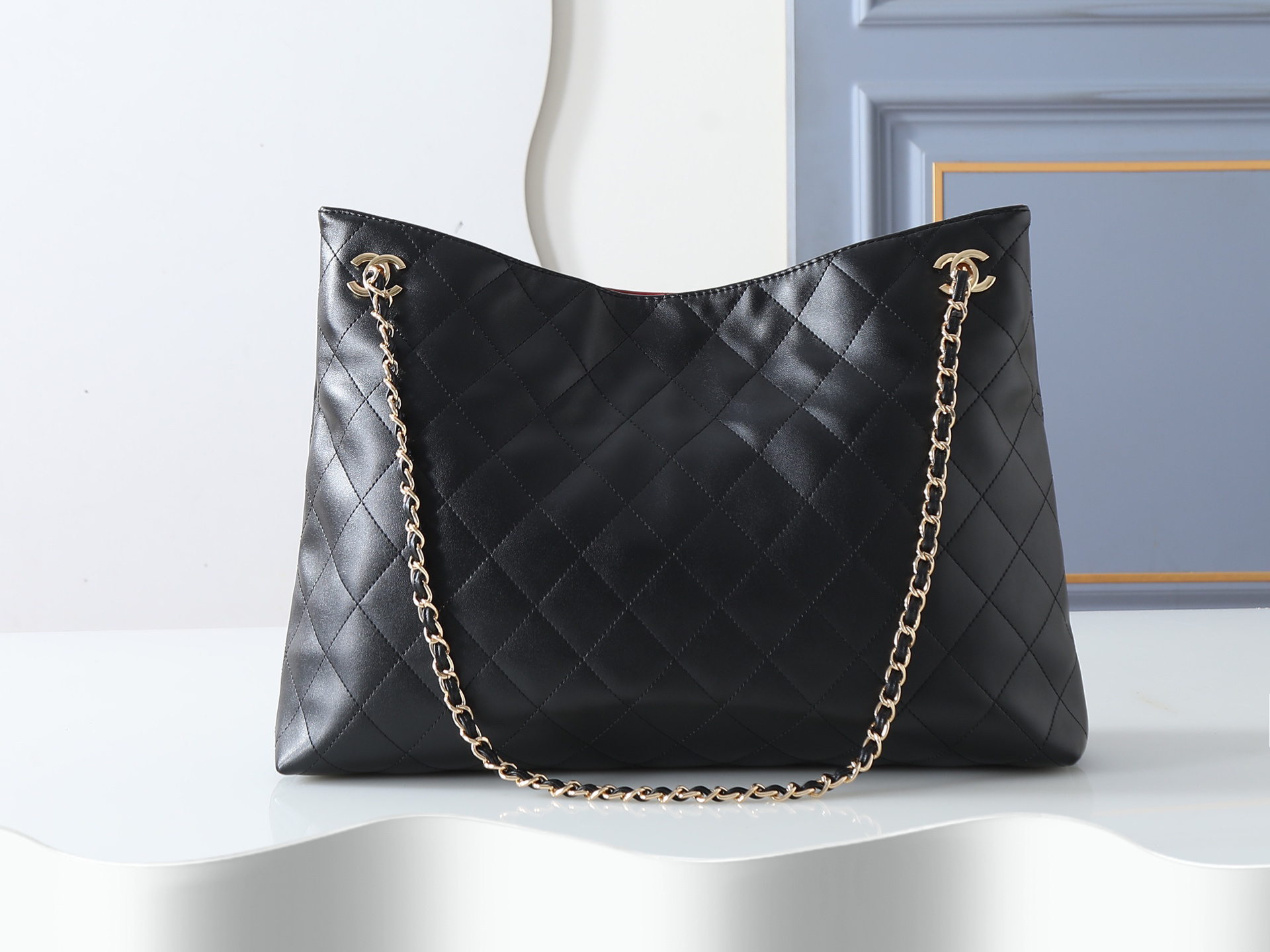 Chanel Shoulder Bag 6241 in Black