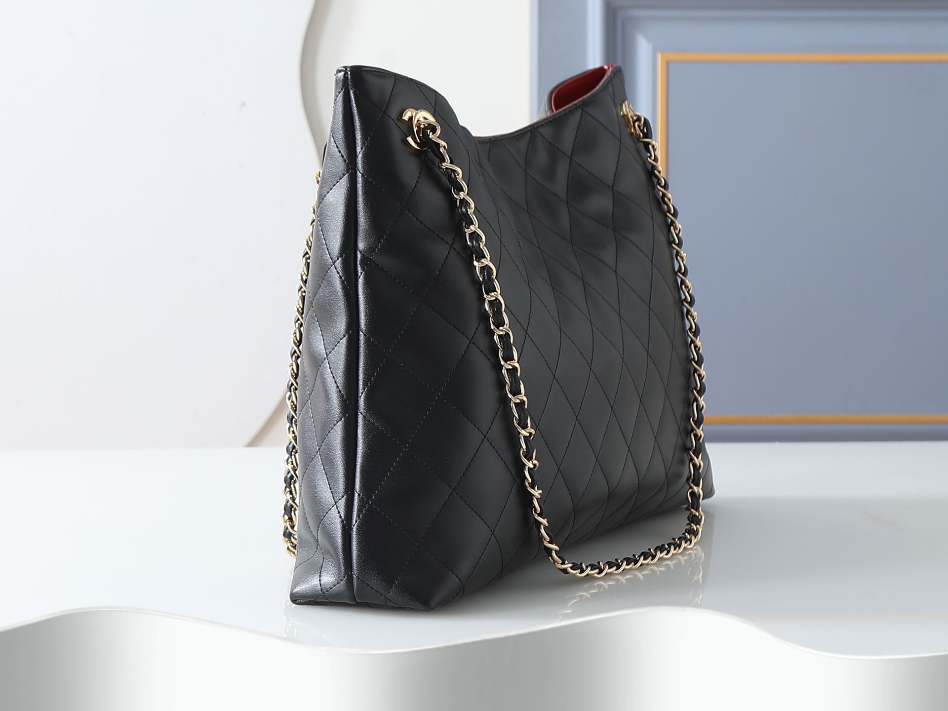 Chanel Shoulder Bag 6241 in Black