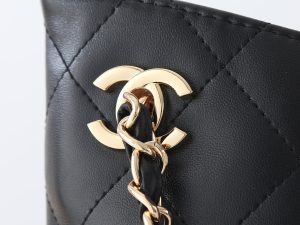 Chanel Shoulder Bag 6241 in Black