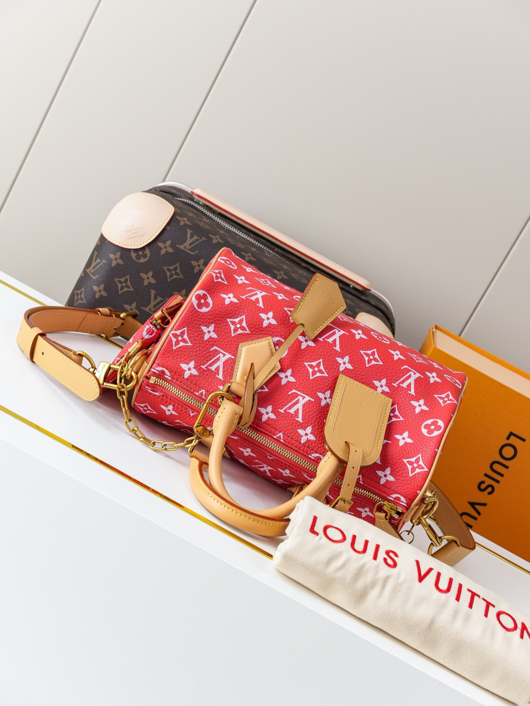 Louis Vuitton Handbag M24425