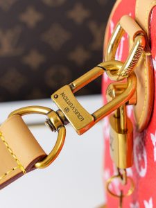 Louis Vuitton Handbag M24425