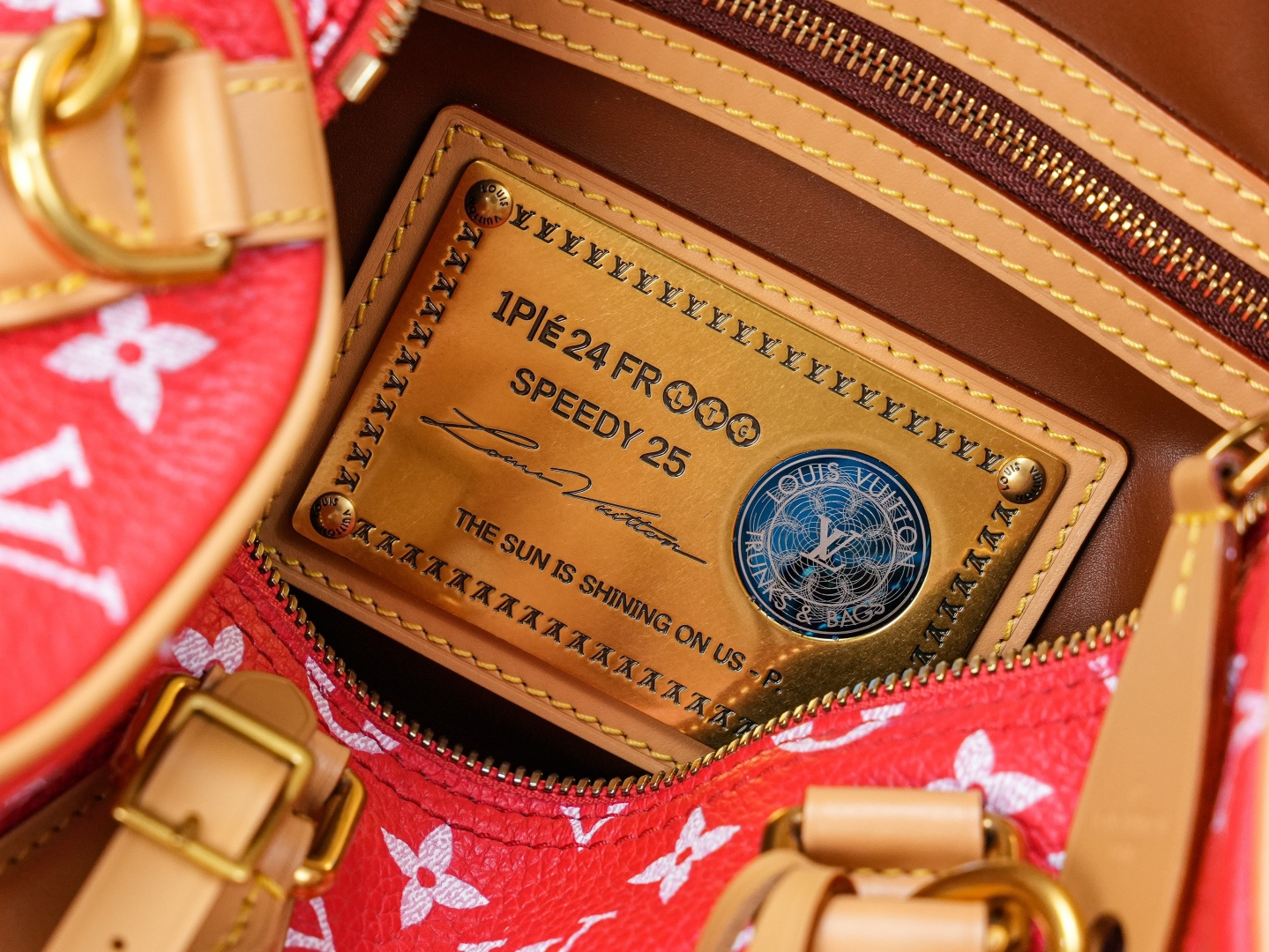Louis Vuitton Handbag M24425
