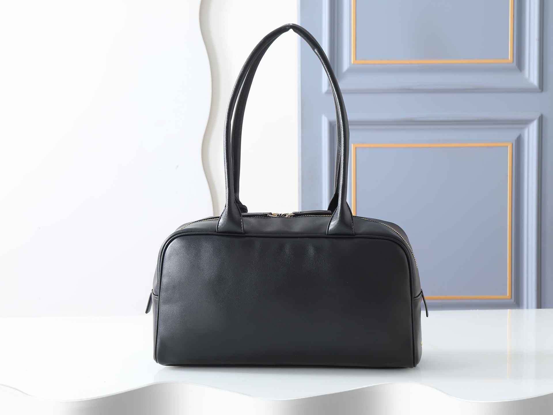 Shoulder Bag 6211 in Black