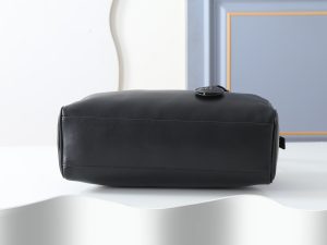 Shoulder Bag 6211 in Black