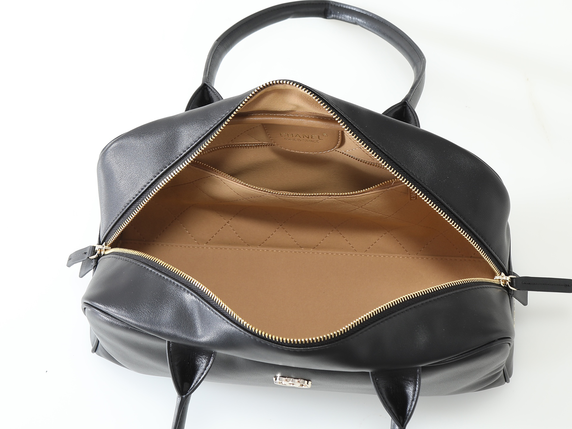 Shoulder Bag 6211 in Black
