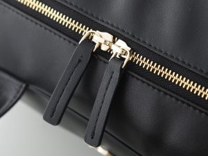 Shoulder Bag 6211 in Black
